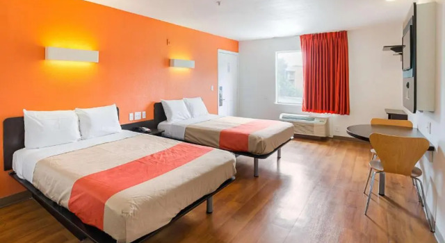 Четырёхместный номер Standard Motel 6 Grand Prairie, TX - Near Six Flags Drive