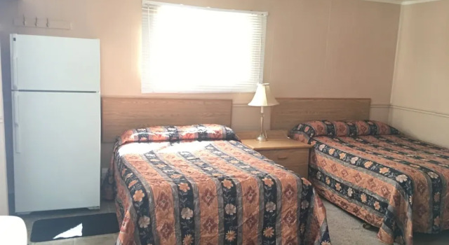 Четырёхместный номер Economy Bluebird Motel
