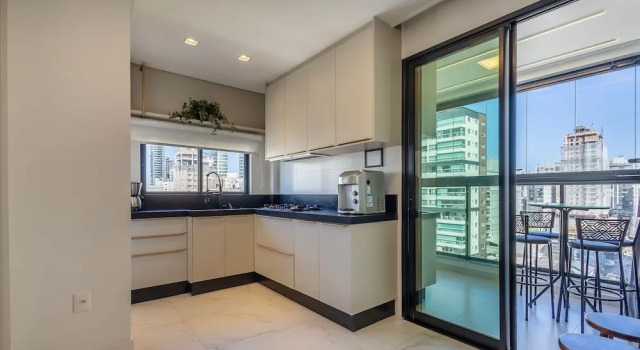 Apt w/ Gourmet Balcony 700m From the Beach Bon1101