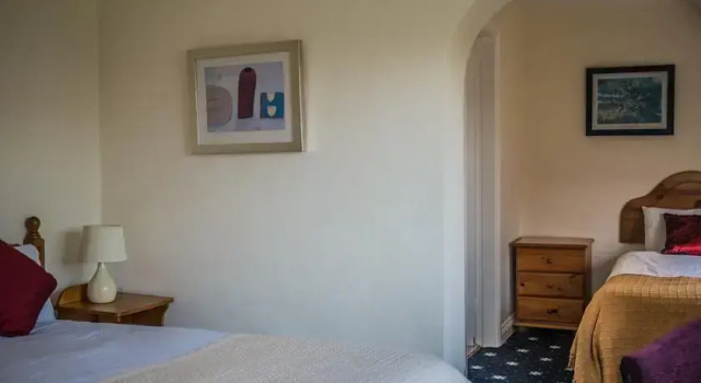 Ashes B&B, Забронировать Отель «постель и завтрак» Отели Dingle Peninsula с парковкой, Парковка