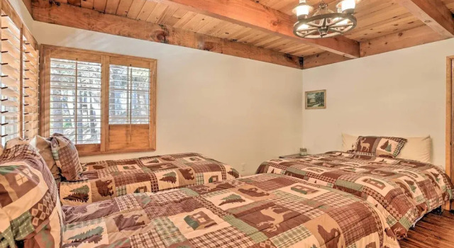Delightful Family Cabin: Walk to Lake Gregory!, Забронировать Отель Крестлайн 