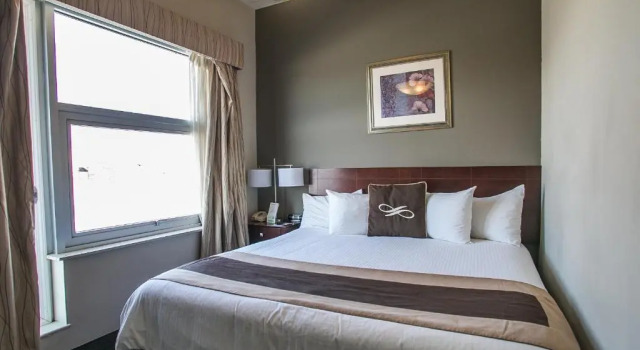 Люкс с видом на город Pointe Plaza Hotel