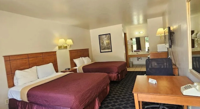 Четырёхместный номер Standard Boomtown Inn