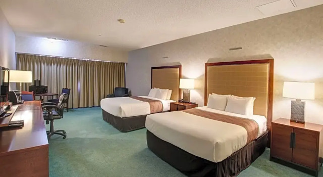 Четырёхместный номер Standard Ramada by Wyndham Nisku Edmonton Airport