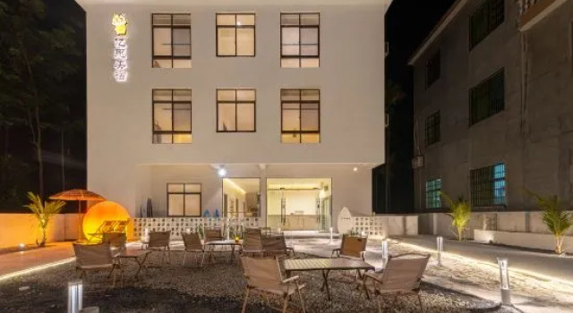 Yisi Meisu, Boek Hotel Wanning Hainan