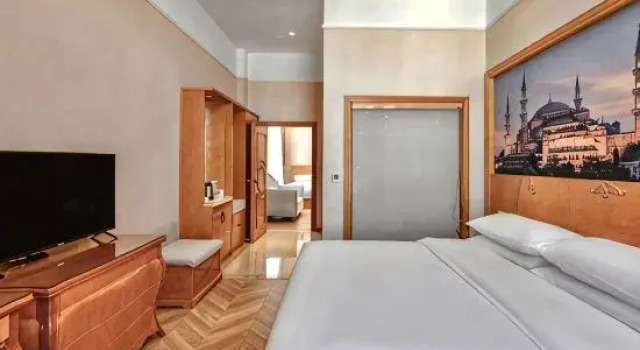 Люкс Deluxe Vienna Hotel (Shangri-La Old Town)