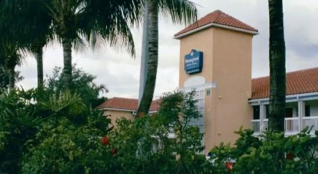 Homestead Studio Suites Miami Airport Doral, Забронировать Отель Дорел Майами-Бич, рядом с Музей Северной и Южной Америки