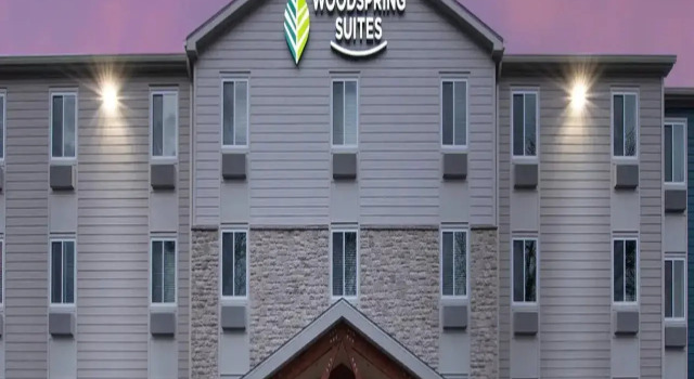 Woodspring Suites Baton Rouge Airport, Забронировать Отель Батон-Руж Луизиана, рядом с Plank Plaza Shopping Center