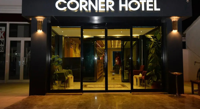 Corner Hotel Van