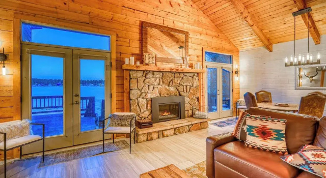 Коттедж Pagosa Lakefront Home w/ Hot Tub, A/c, & Canoe!