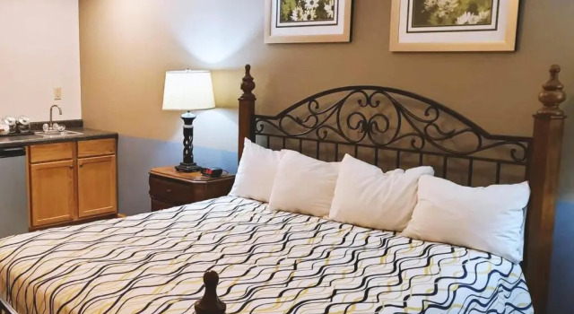 Люкс Coratel Inn & Suites by Jasper McCook