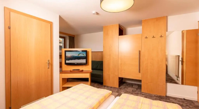 Hotel-Garni Pramstraller, Забронировать Отель Отели Майрхофен с завтраком, рядом с Горнолыжный подъемник Ахорн, Завтраки