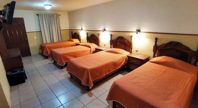 Четырёхместный номер Standard с видом на внутренний двор Hotel El Nogalito