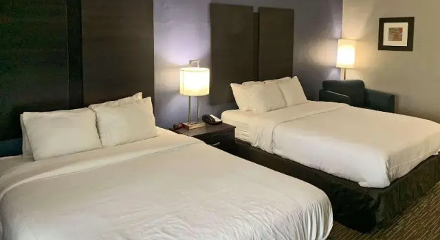 Четырёхместный номер Standard Comfort Inn & Suites Columbus North