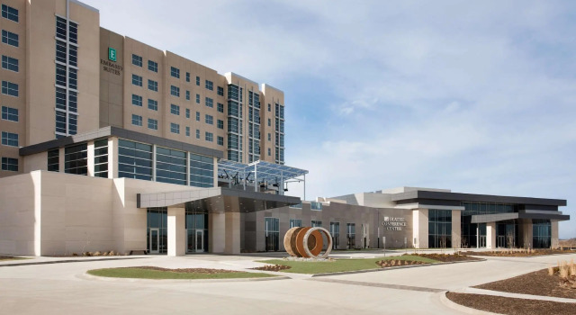 Кровать в общем номере Embassy Suites by Hilton Kansas City Olathe