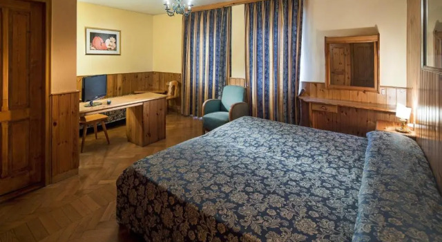Трёхместный номер Standard с балконом Hotel Corona