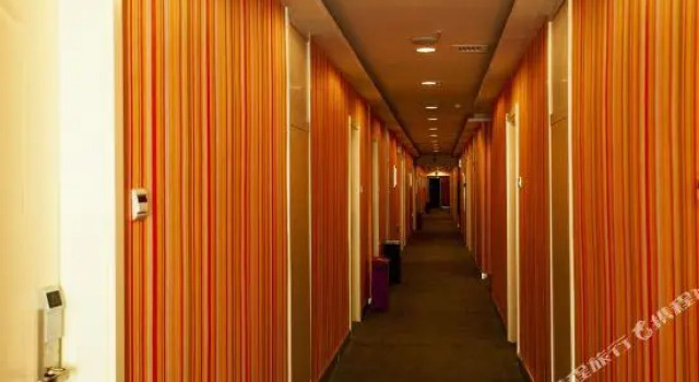 Rujiapai Baiyun Hotel Korla Tianshan East Road, Rezervasyon Otel Korla otoparklı oteller, Otopark