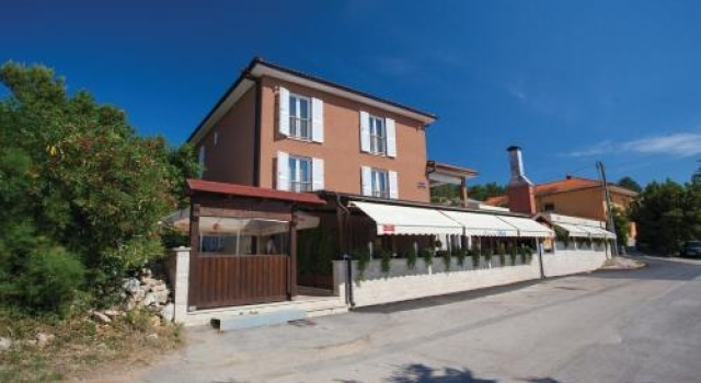 Pension Silo, Varaa Hotelli Hotellit Kvarner Islands uima-altaalla, Uima-allas