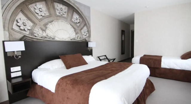 Трёхместный номер Standard Цокольный этаж Logis Hôtel - La Chambre dAmiens