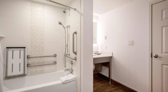 Двухместный номер Standard Crowne Plaza Albany - The Desmond Hotel