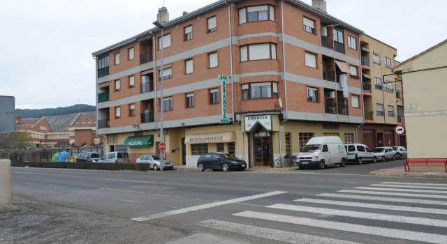 Hostal Venecia, Book Hotel Hoteller i La Ribera Navarra med parkering, Parkering