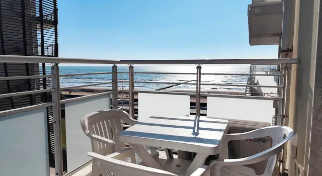 Seaside Studio Apartment With Balcony