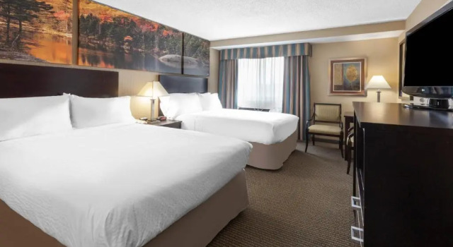 Четырёхместный номер Deluxe Days Inn by Wyndham Plattsburgh