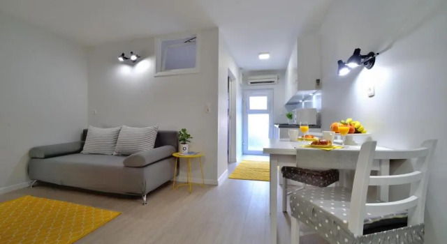 Apartment Lola, Prenota Appartamento Hotel a Croatian Islands con parcheggio, Parcheggio