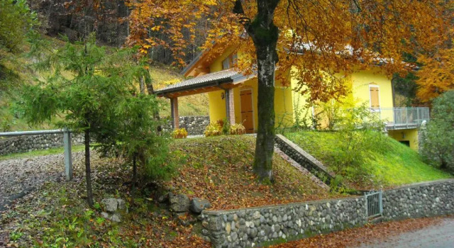 Casa Vela, Забронировать Отель Пьеве-ди-Ледро Valle di Ledro, рядом с Озеро Лаго-ди-Ледро