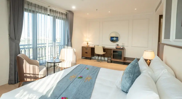 Семейный номер Deluxe с балконом Rex Quang Binh Hotel