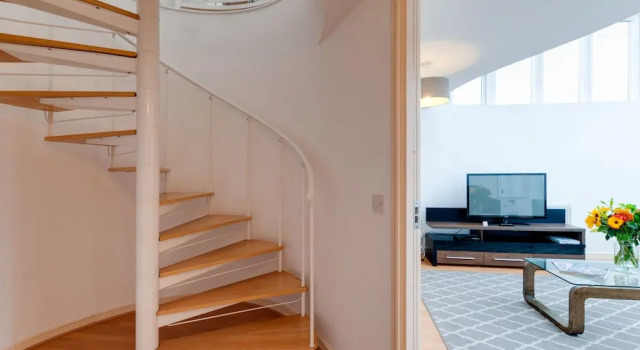 Номер Standard Пентхаус с 3 комнатами с балконом Base Serviced Apartments - The Docks