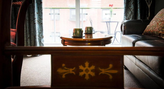 Splendid High Street 2 BR Apartment - King Bed - Wise Stays