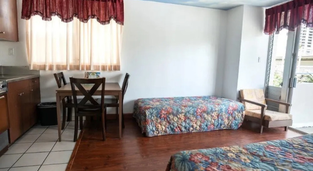 Четырёхместный номер Standard c 1 комнатой с балконом Holiday Surf Hotel