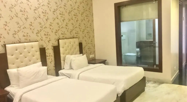 Номер Luxury Hotel Leela Grande