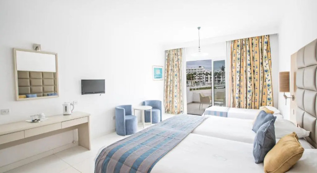 Standard Família quarto Odessa Beach Hotel
