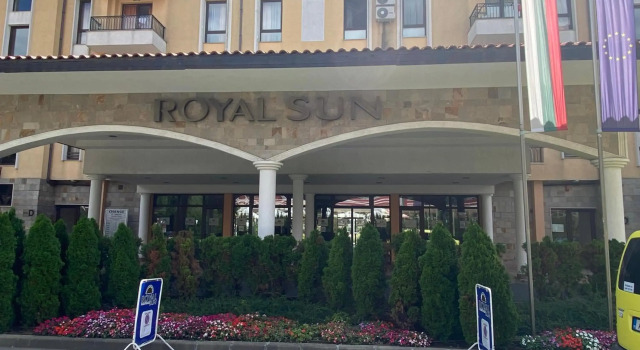 Private Two Bedroom Apartment Royal Sun O 31, Забронировать Апартаменты/квартира Отели Солнечного берега с бассейном, рядом с Клуб GRAND, Бассейн