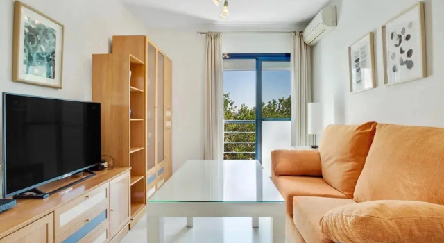 Apartment in Torremolinos With Pool, Забронировать Апартаменты/квартира Торремолинос Коста-дель-Соль, рядом с Культурный центр им. Пабло Руиса Пикассо