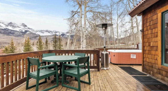 Коттедж Russell Home by Avantstay Expansive Deck, Stunning Views & Hot Tub!