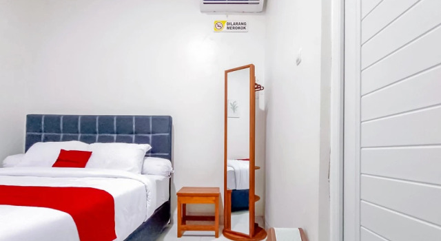 RedDoorz @ Tebee Homestay near Tugu Kartasura, Book Hotel Hoteller i Kartasura med parkering, Parkering