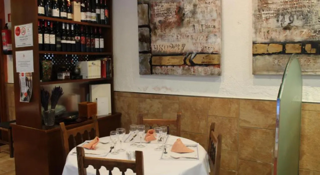 Hostal Montserrat, Buchen Sie Hotel Tona 