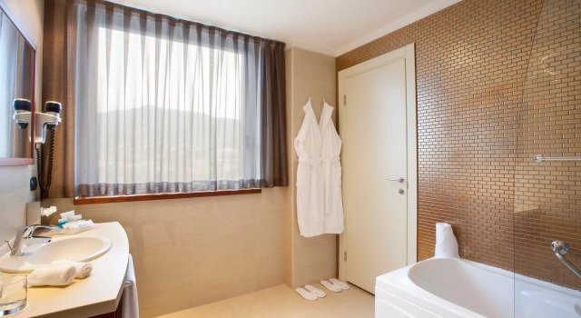 Двухместный номер Standard Holiday Inn Salerno-Cava De Tirreni by IHG
