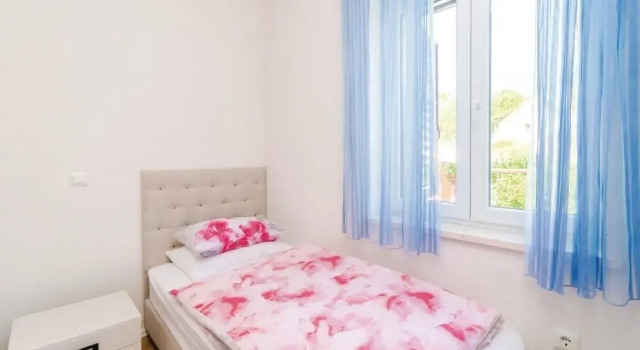 Villa Ucovic - Five-bedroom Villa With Terrace and Swimming Pool ID Direct Booker 4758