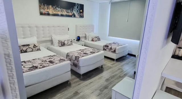 Четырёхместный семейный номер Standard с балконом Hotel Boutique Palacete