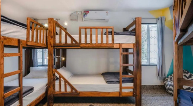 Кровать в общем номере (женский номер) Golden Sandstone Hotel Desert Safari Camp