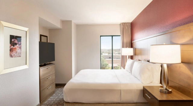 Двухместный люкс c 1 комнатой с видом на город Staybridge Suites San Antonio Downtown Convention Center by IHG