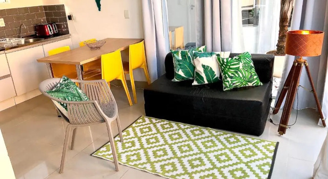 Stylish Beach House with pool, Забронировать Отель Praia de Daniela Флорианополис