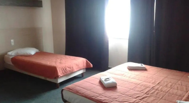 Кровать в общем номере Hotel Prince de Liege