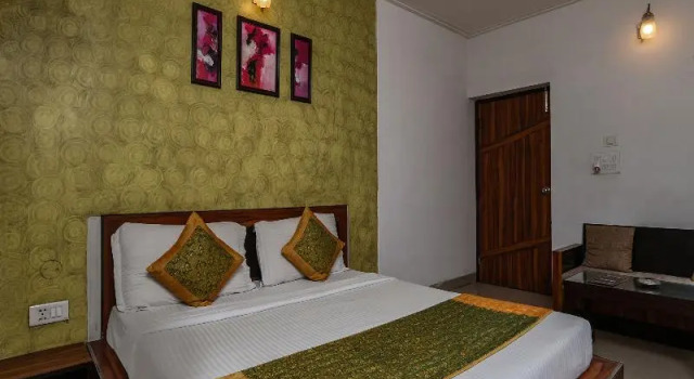 OYO 7655 Om Paradise Hotel