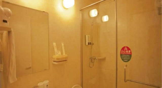 Двухместный номер Standard GreenTree Inn Liaoning Dalian Railway Station South Shengli Square Express Hotel