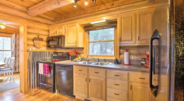 Коттедж Lake Blue Ridge Cabin by the Chatahoochie Forest